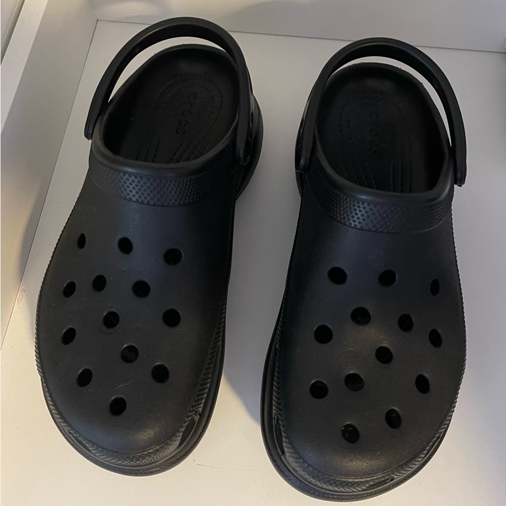 Black Croc BAES 😎🙌🏼 size 9 !BARELY WORN!